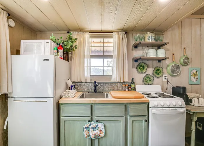 Farm In Illinois With Private Fishing Pond Holiday home Kampsville