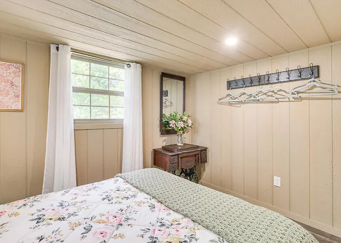 Farm In Illinois With Private Fishing Pond Holiday home